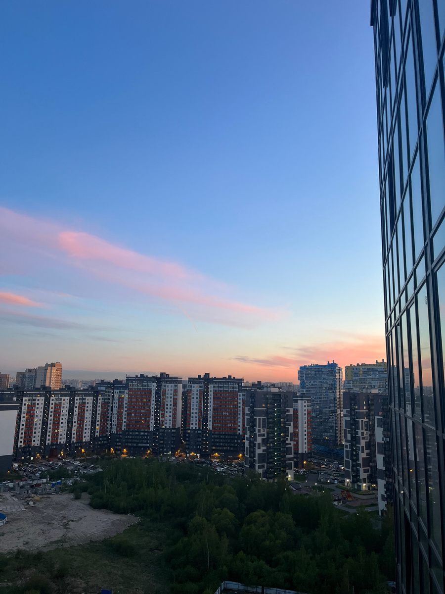 Это вид с балкона уже моей квартиры)