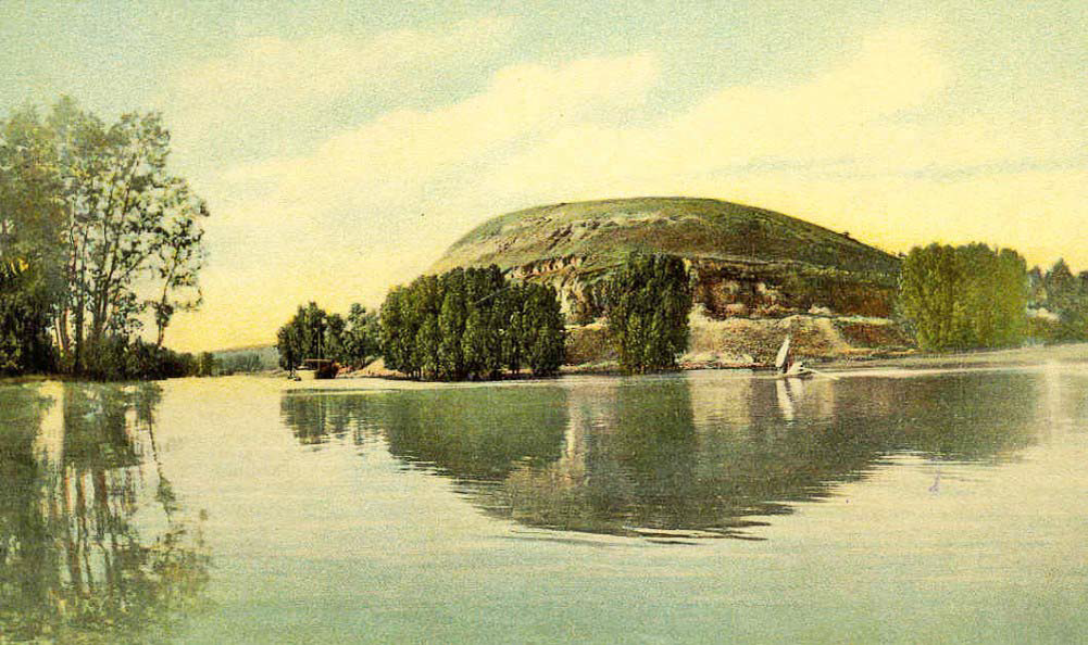 Рис. 2. Царев курган. С открытки начала XX века