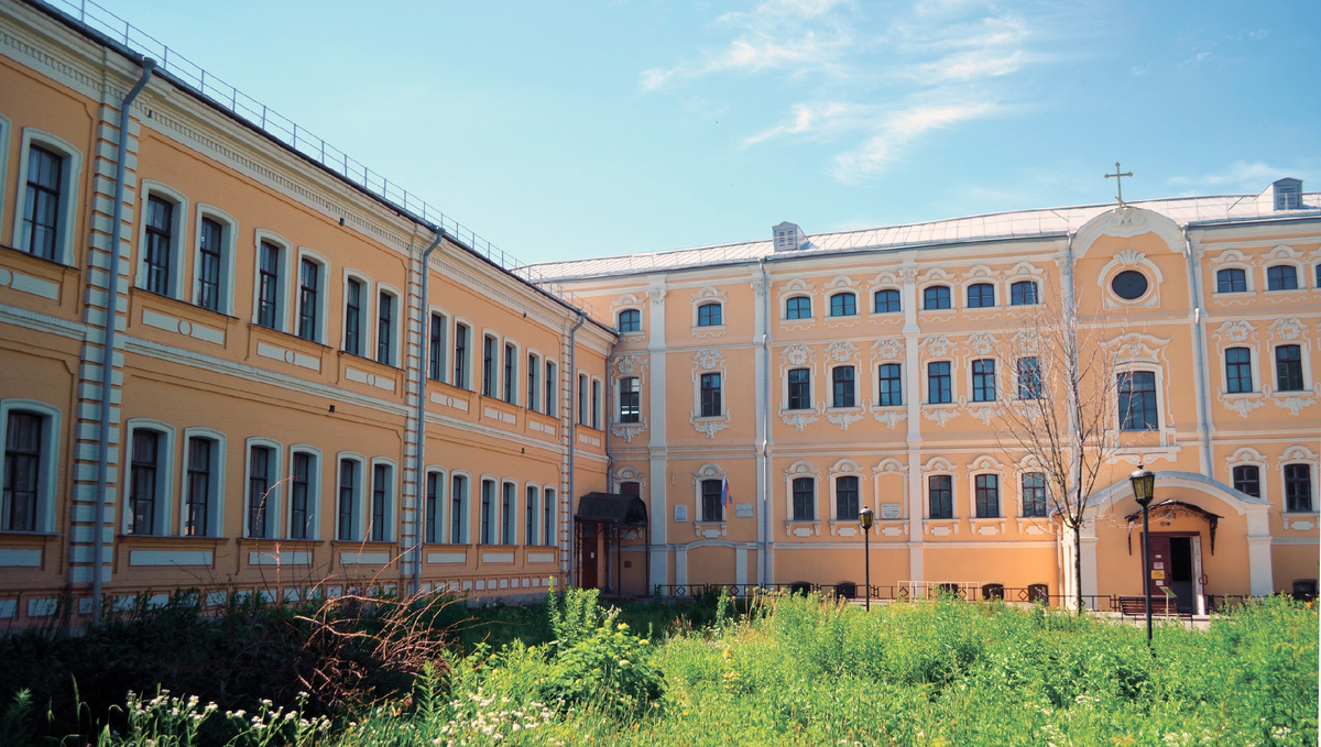 1 корпус ТГПУ им. Л. Н. Толстого. В этом старинном здании XVIII века расположен факультет русской филологии и документоведения. 