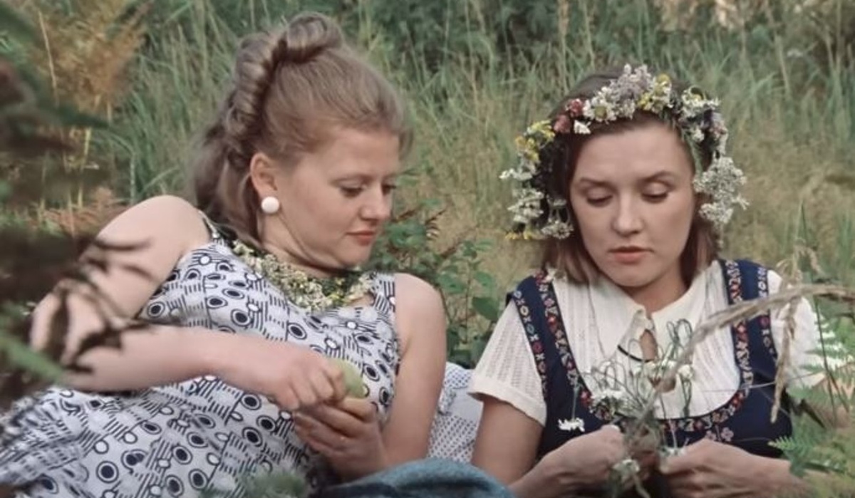    Ирина Муравьева и Вера Алентова в фильме "Москва слезам не верит" (1979) / Режиссер—Владимир Меньшов / Киноконцерн "Мосфильм" / YouTube / @MosfilmRuOfficial