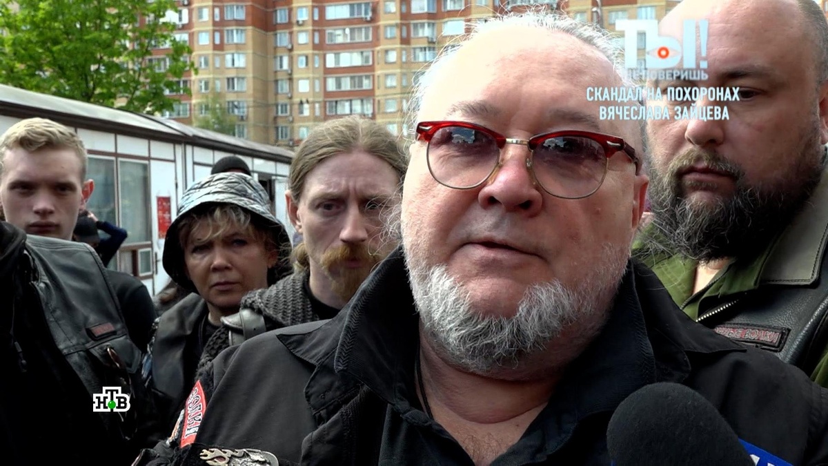    Бросил горсть земли и ушел: сын Вячеслава Зайцева не дождался конца похорон