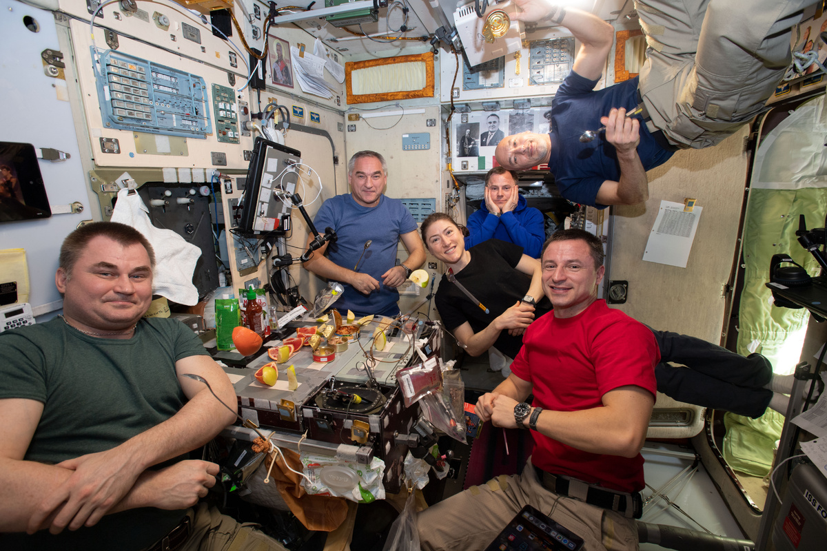 По космическим меркам этот стол – почти Сказка. Фото: www.roscosmos.ru