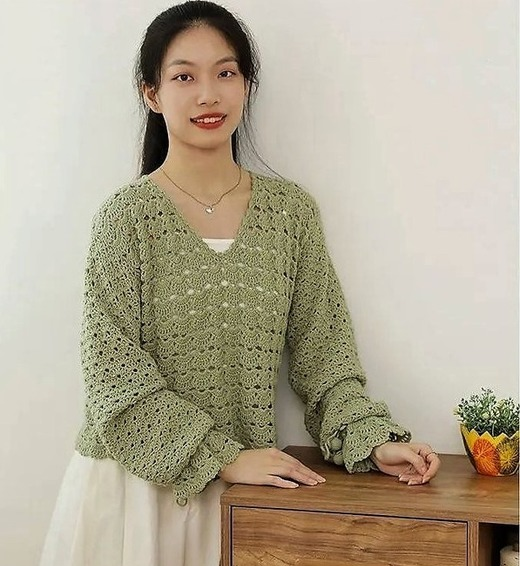 кофта крючком


Оливковая, ажурная, летняя кофта, связанная крючком изысканным узором «веерочки», создаёт нежный и романтичный образ. 
Она выполнена с пышными манжетами и вяжется сверху вниз. 
Эта кофта станет отличным дополнением вашего гардероба в тёплое время года.
