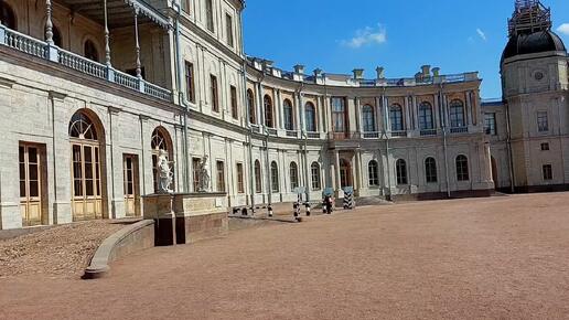 Дворец в Гатчине, где жил с семьей Александр III. А построил эту 