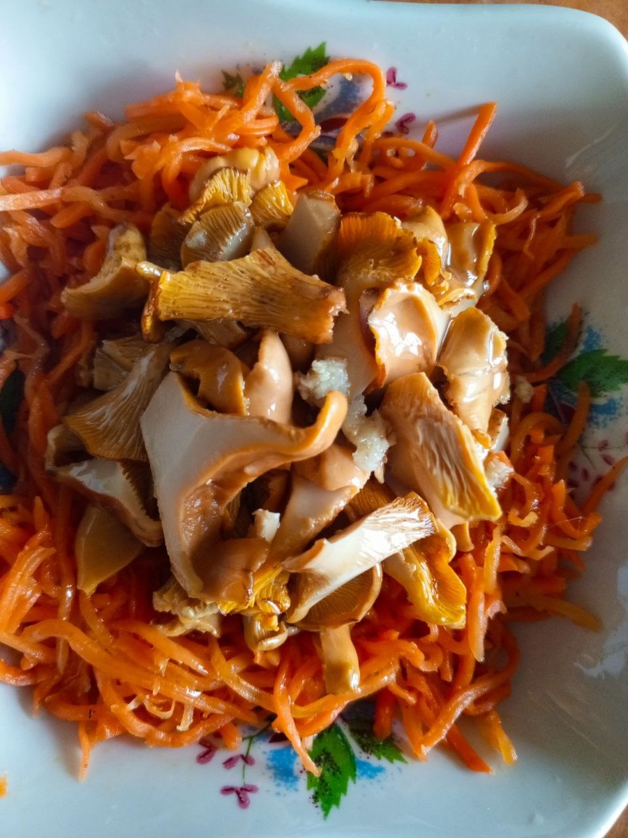 лисички по морейски с корковкой)))).                                                                                                                                                             