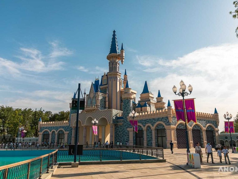 Здания как буд-то из "1000 и одной ночи"