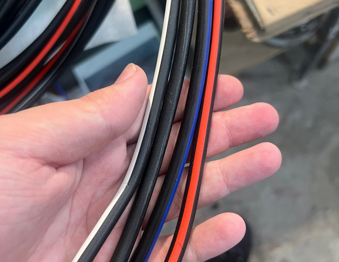 Почему до сих пор не запретили синий цвет в маркировке СИП?