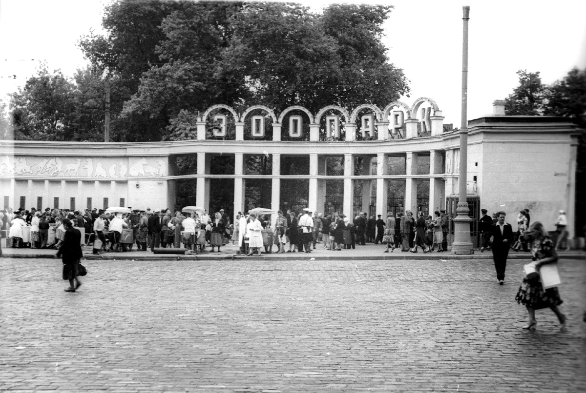 100 лет назад. Скатерти, посуда, броня, квас