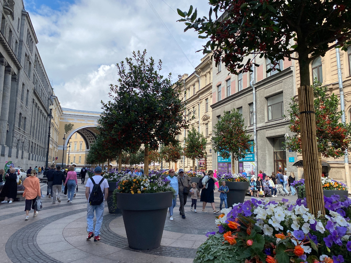 До главных достопримечательностей Питера от отеля рукой подать... Фото автора