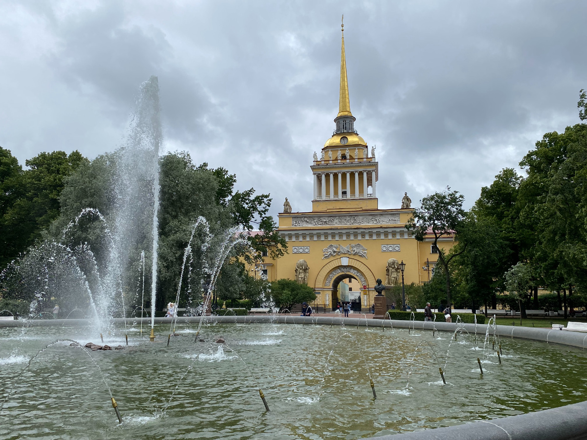 До Адмиралтейства от отеля рукой подать... Фото автора