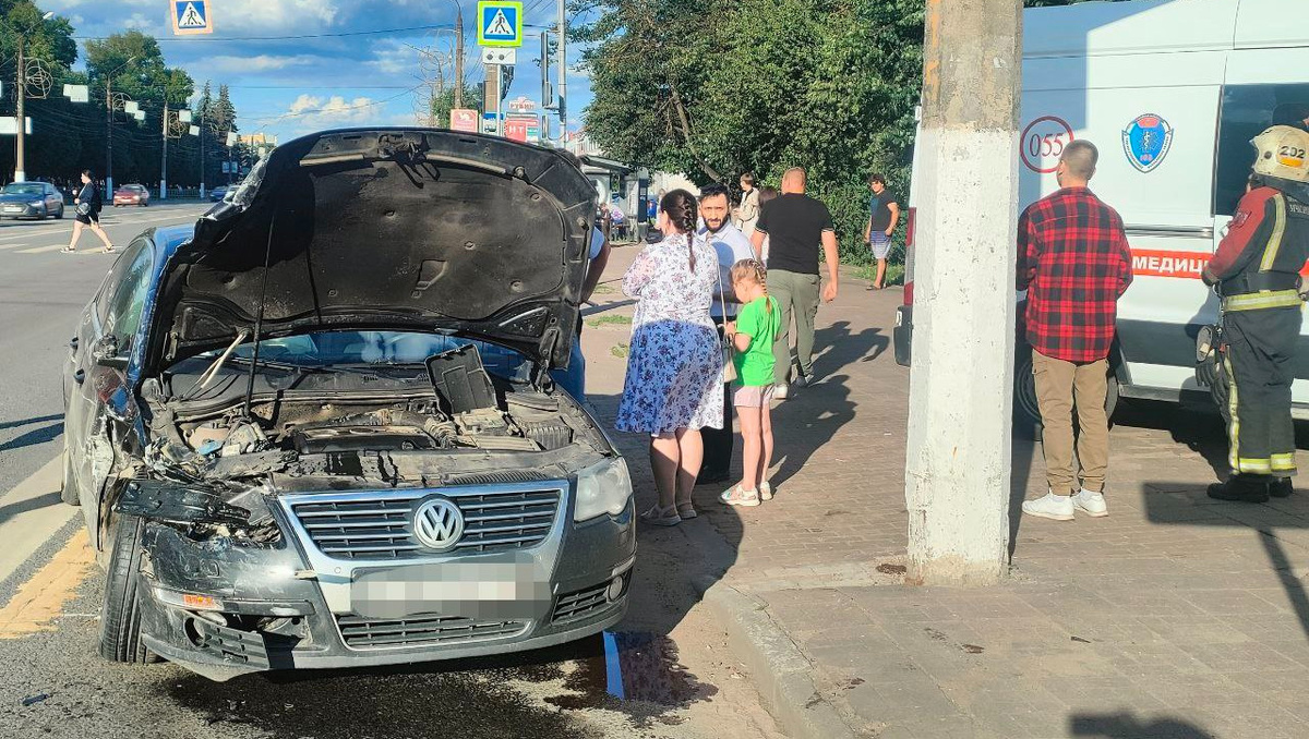 В Твери в аварии на проспекте Калинина пострадали двое детей | ТИА |  Новости Твери и Тверской области | Дзен