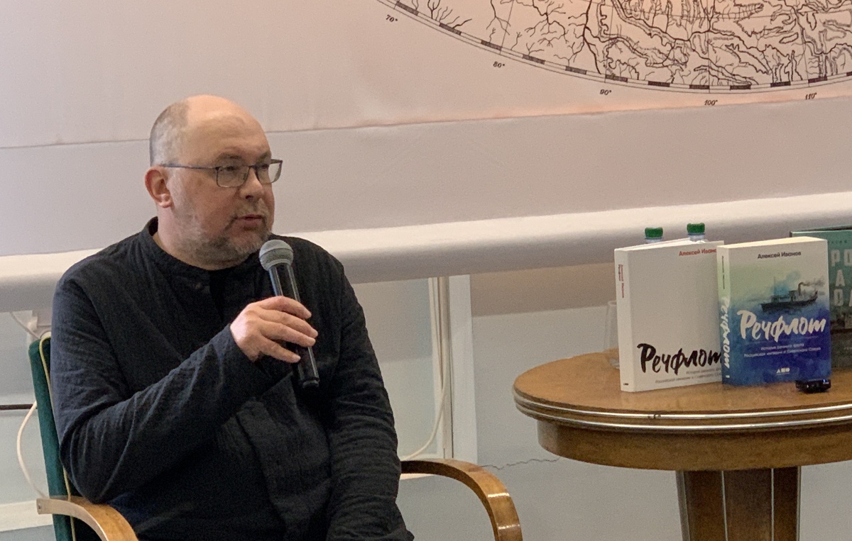    Писатель Алексей Иванов на презентации своей книги "Речфлот"  Ирина Скалина/ ТАСС