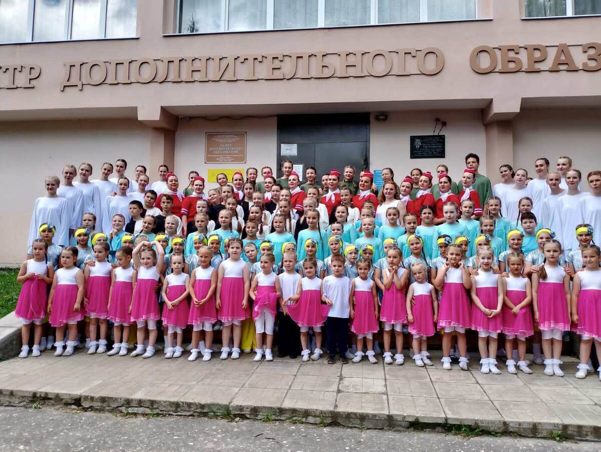 Официальное фото образцового танцевального коллектива "Эдельвейс" 22 июня 2024 года