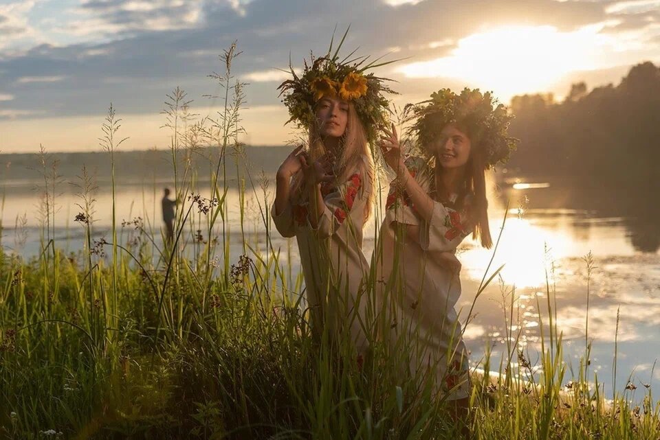https://yandex.ru/images/search?img_url=https%3A%2F%2Fyhhy.ru%2Fuploads%2Fimages%2Fcontent%2Fgida2023071%2Fivan-kupala-afisha.jpg&lr=20010&pos=11&rpt=simage&source=serp&stype=image&text=%D0%9D%D0%BE%D1%87%D1%8C%20%D0%B8%D0%B2%D0%B0%D0%BD%D0%B0%20%D0%BA%D1%83%D0%BF%D0%B0%D0%BB%D1%8B%20%D0%B4%D0%B5%D0%B2%D1%83%D1%88%D0%BA%D0%B0