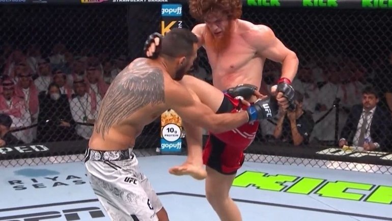    Антонио Троколи и Шара Буллет.Скриншот трансляции