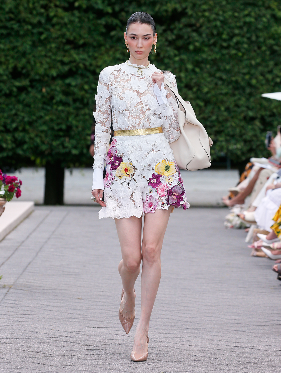 Источник: www.oscardelarenta.com