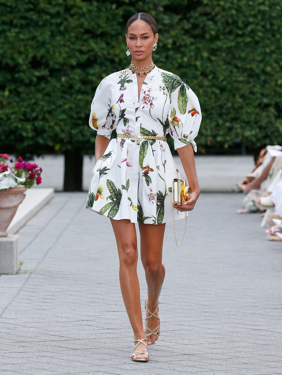Источник: www.oscardelarenta.com