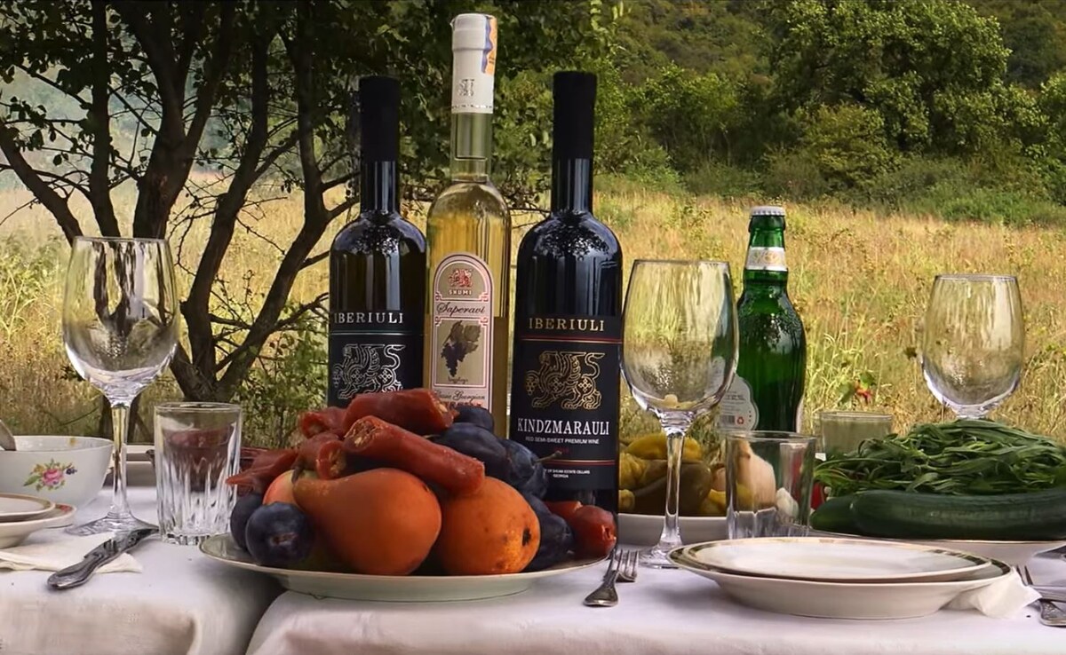 Грузинские вина уже давно стали очень востребованными в России – они прочно занимают свою нишу как среди ценителей, готовых заплатить за качество и оригинальный товар, так и для тех, кто предпочитает