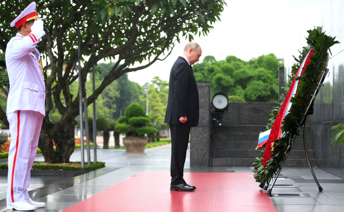 Для начала напомню, куда Путин после своего переизбрания поехал в первую очередь. Это Китай, Белоруссия, а теперь вот и Северная Корея с Вьетнамом пополнили этот список. Что объединяет все эти страны?-4