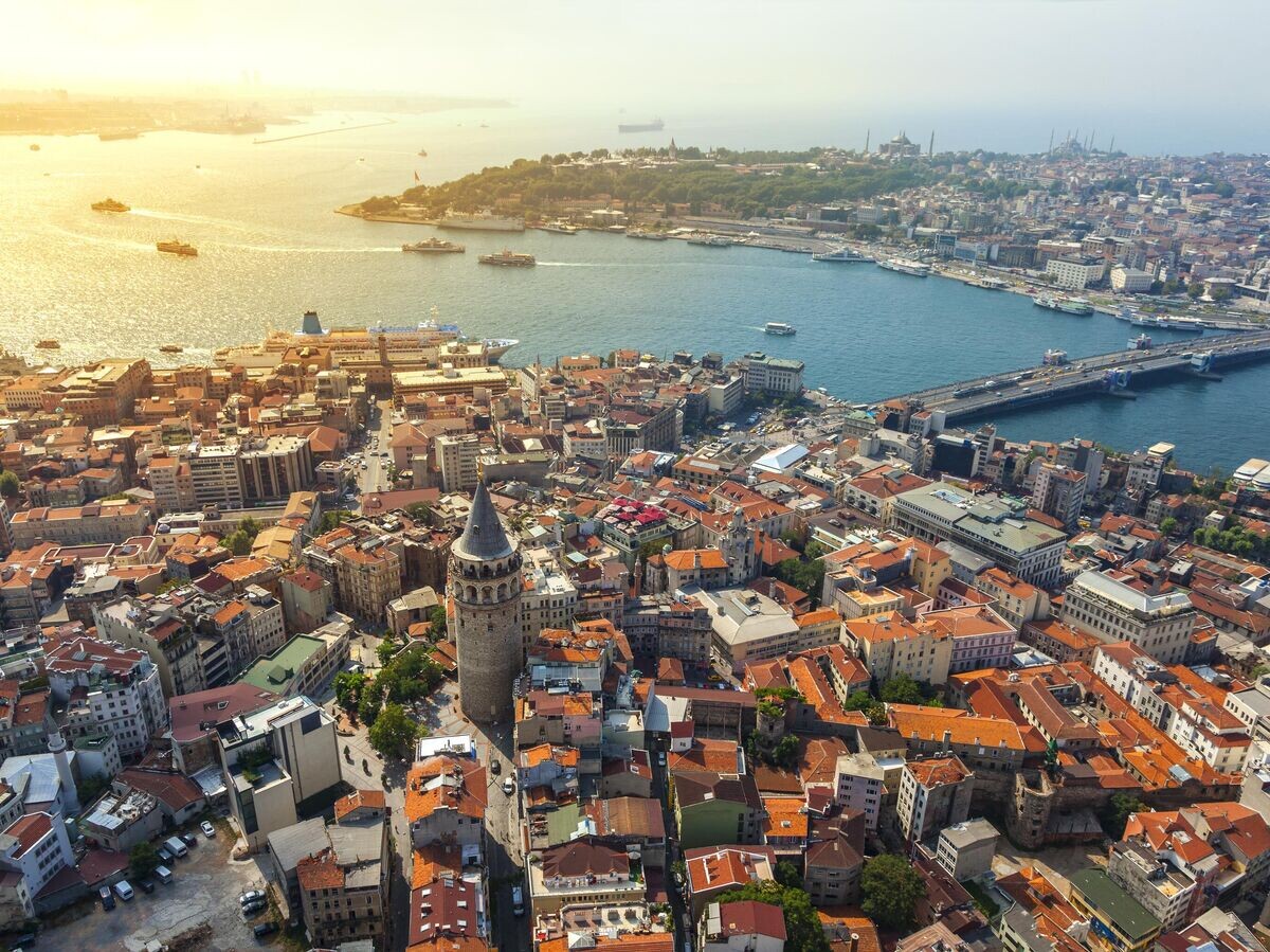 Путевка в Турцию в июле в четырехзвездочный отель стоит от 135-160 тыс руб на двоих