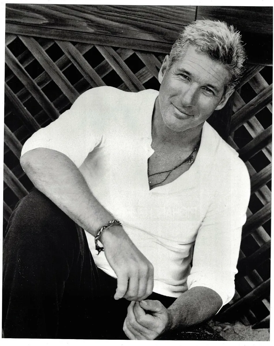 Представитель девы - Ричард Гир.