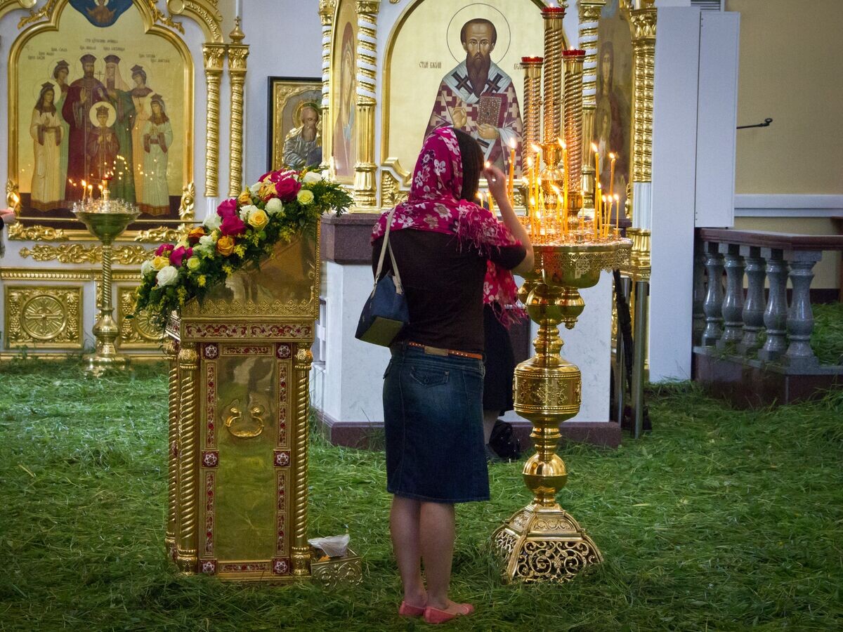    Святая Троица в Приморье - в живом наряде берез и цветов© РИА Новости / Геннадий Шишкин