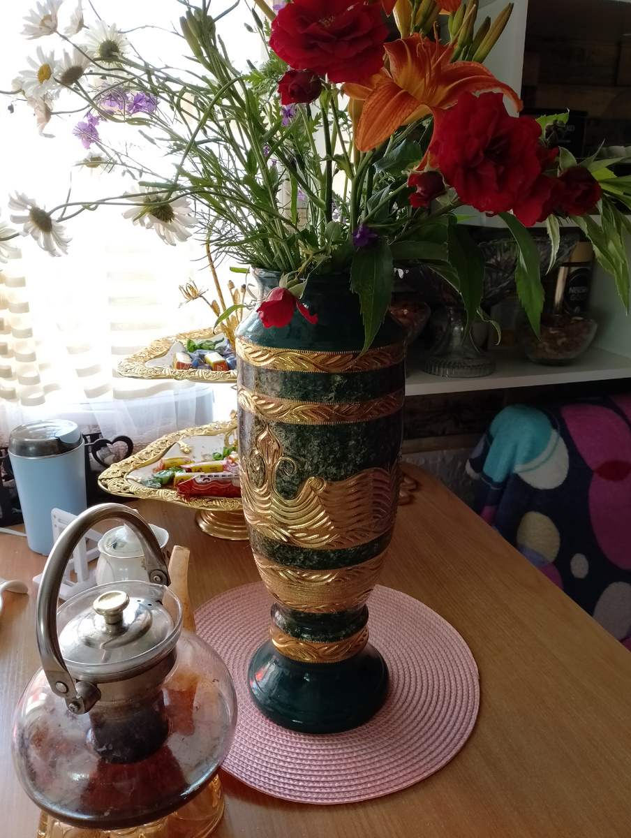 Лилейники, ромашки, розы. 