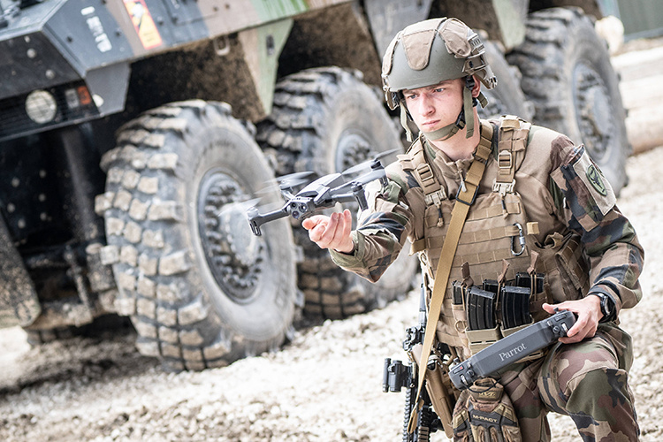    Танк практически никак не защищен от главных хищников современной войны — FPV-дронов.   
Фото: © IMAGO/Chris Emil Janssen/ www.imago-images.de/ www.globallookpress.com