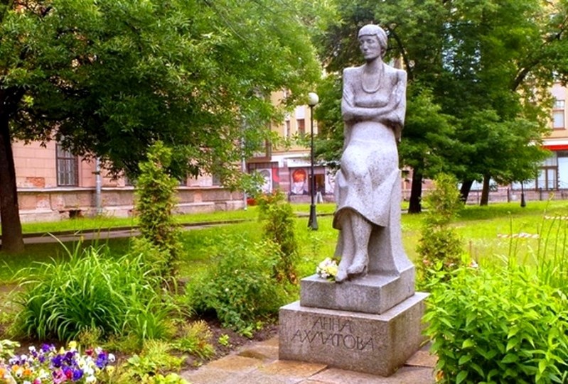 Ахматова создала памятник