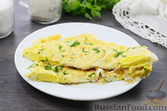 яйца, сыр твёрдый, масло растительное, соль, перец чёрный молотый, зелень