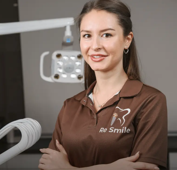 В некоторых случаях визит к стоматологу можно отложить и записаться на удобное для себя время. Например, когда заметили на зубе темное или белое пятно.