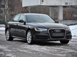 В отличие от Audi 80/A4, где переименование совпало с выпуском новой модели, первый А6 представлял собой рестайлинговую версию последнего Audi 100