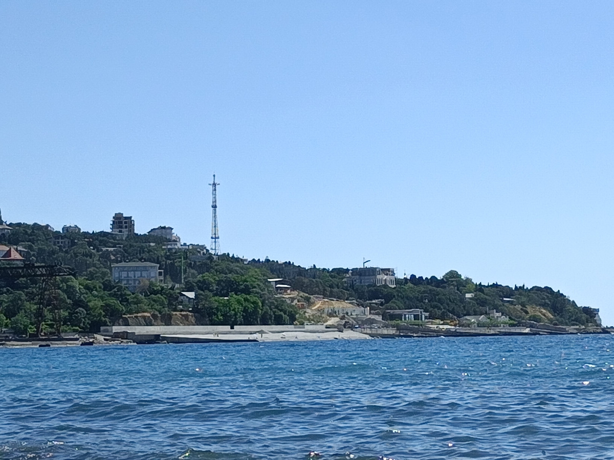 Вид на новый пляж с пляжа "Нарышкинские камни"