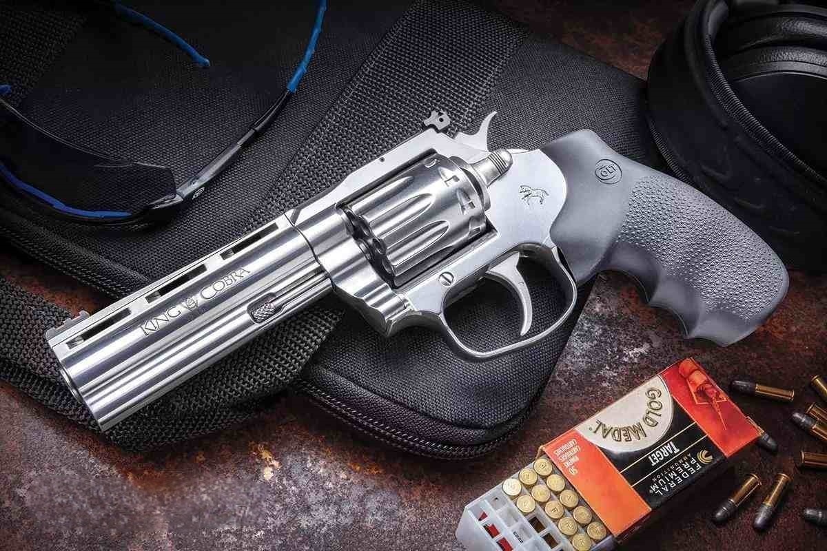 King Cobra Target .22 — это жемчужина среди револьверов двойного действия, выпускаемых компанией Colt. Вот подробный обзор этого револьвера. В 2021 году компания Colt Manufacturing была продана CZ.