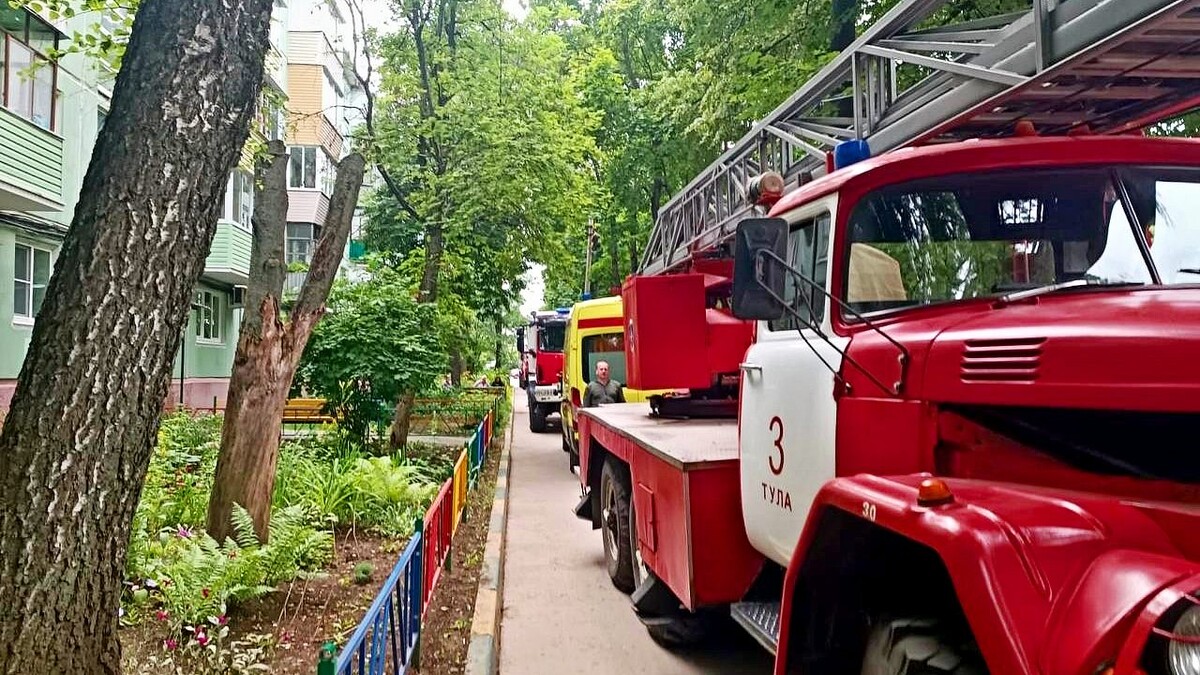 В воскресенье в тульской пятиэтажке горела квартира | Вести Тула | Дзен