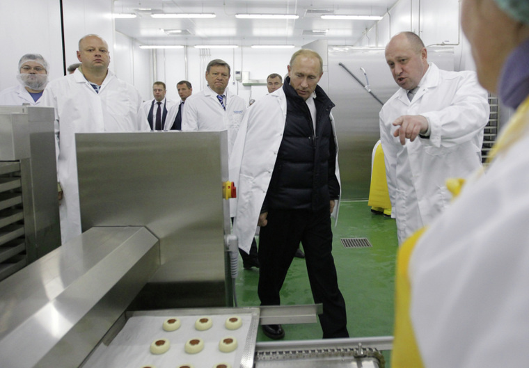 Владимир Путин и Евгений Пригожин в цеху предприятия «Конкорд». Фото: Алексей Дружинин / РИА Новости