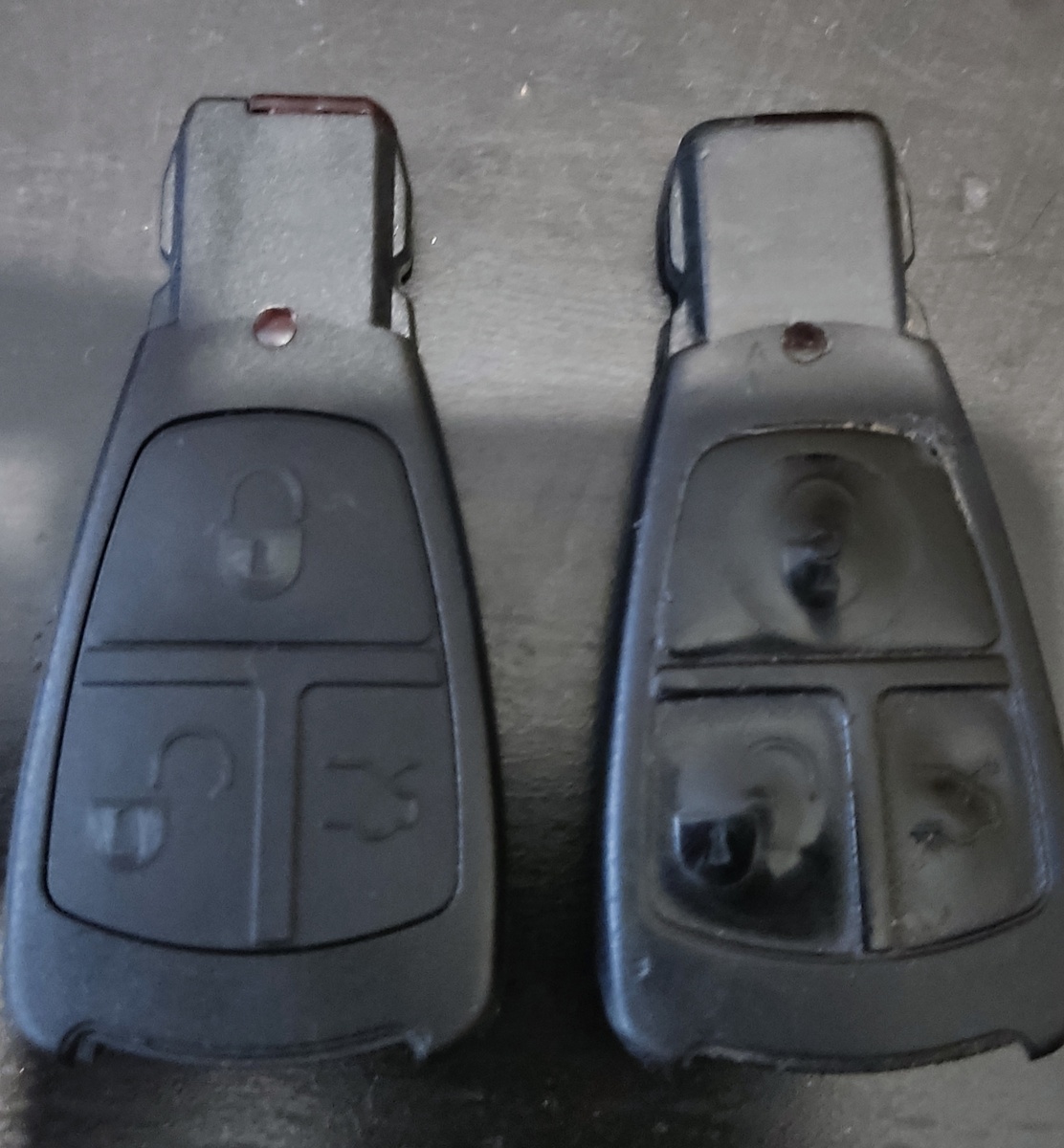 На фото с права родной корпус а слева новый китайский