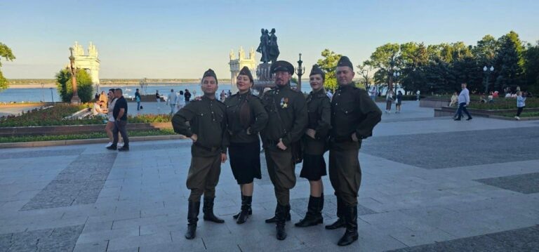    «Фронтовая бригада» из Оренбурга выступила с концертом в Волгограде Андрей Севостьянов