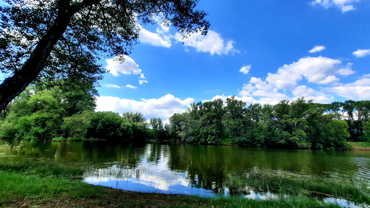 Недалеко от нашего села озеро, очень классное 