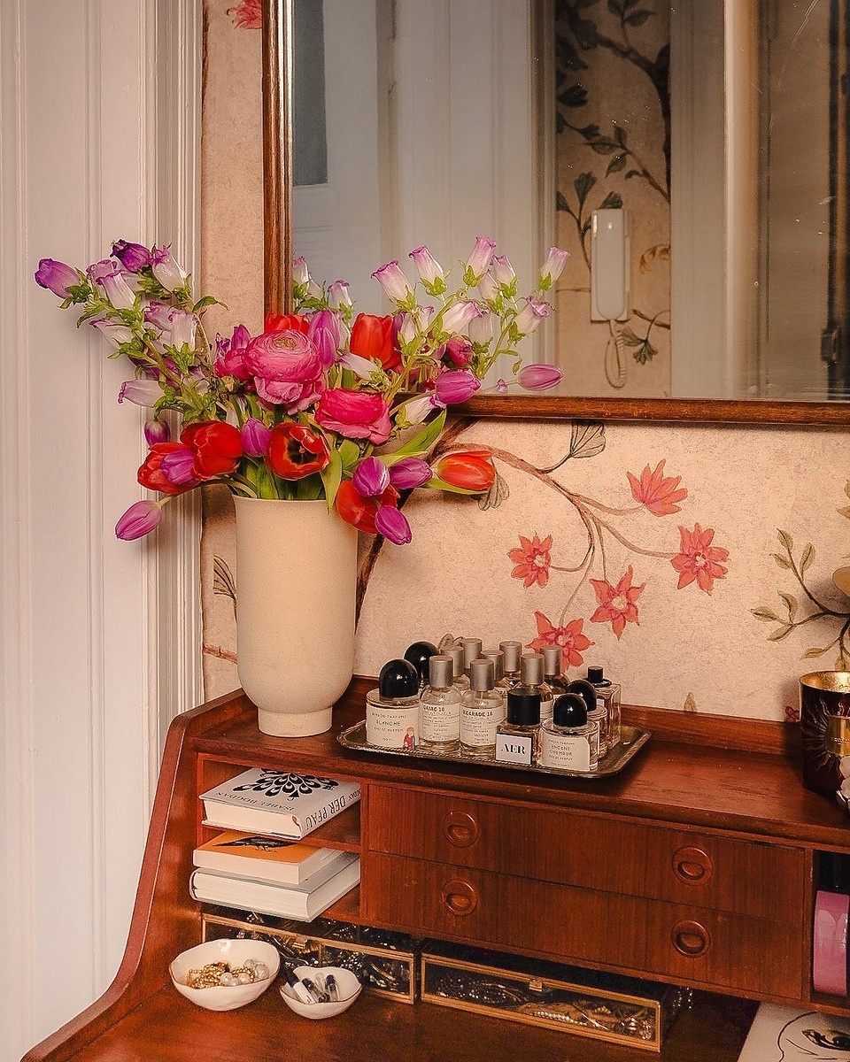    Соцсети блогера ______theo