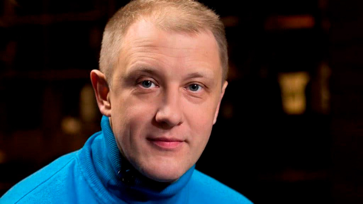 В 2003 актёр году временно переехал в США, чтобы со стороны посмотреть на себя. 