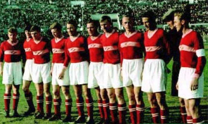 Источник фото. 16-й чемпионат СССР по футболу проходил с 4 апреля по 17 октября, участие в нем приняли 13 команд. Победителем (в 6-й раз) стало московское Динамо (35 очков).