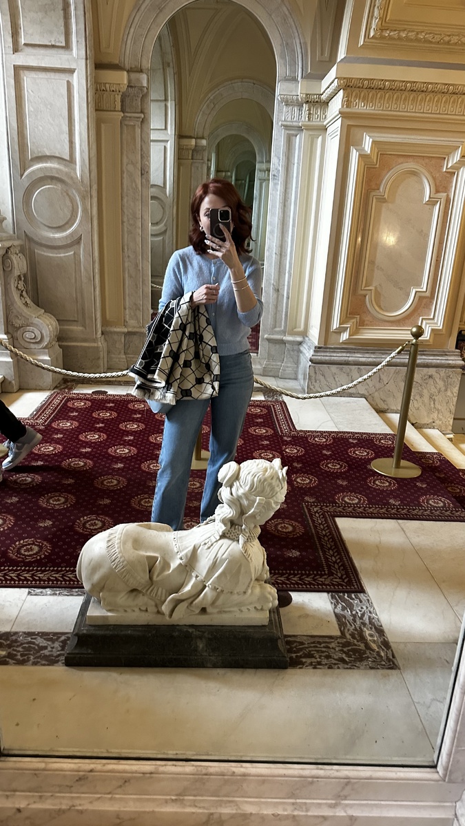 Готовиться к холодному сезону заранее даже выгоднее, чем к летнему, так как всегда одежда и аксессуары на осень и зиму изначально стоят дороже, а носятся более продолжительное время практически на всей территории нашей страны. Шапки, перчатки, палантины, куртки, пальто, сапоги и ботинки смотрим сейчас 🙌🏻 До 15 июля самые лучшие цены и больше всего размеров. С 15 ассортимент начнет меняться, и многие позиции мы увидим по новым ценам. Это всегда забавно и даже глупо, когда сегодня одни и те же перчатки стоят 1,5, а через пару недель 9 или 10.