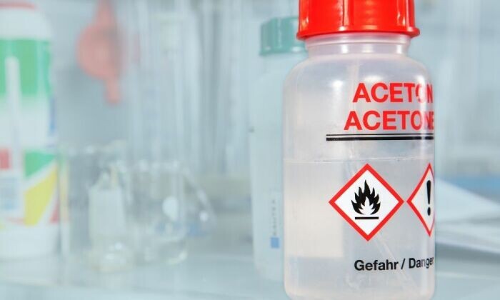 Ацетон штука сложная. /Фото: millerplastics.com.