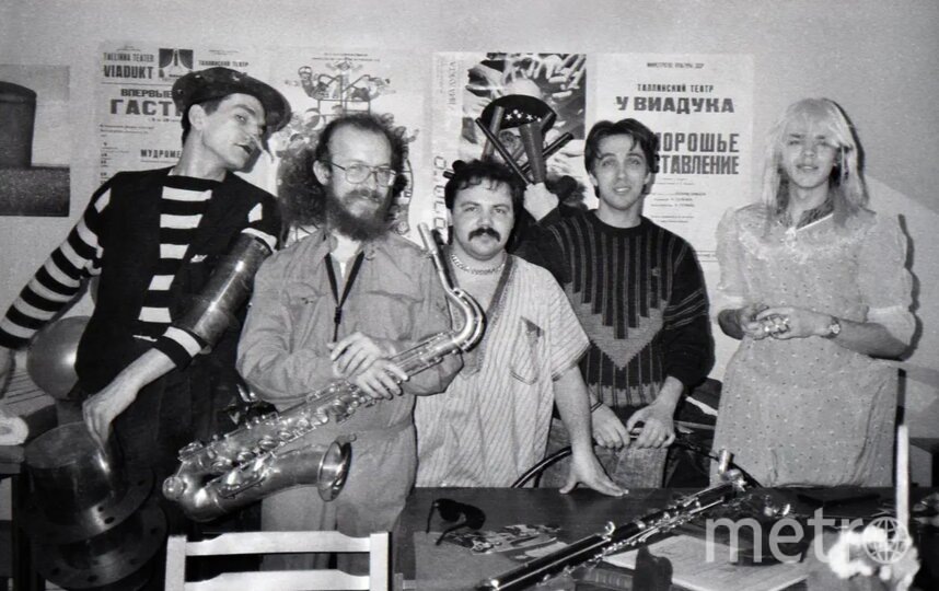    Курёхин всегда притягивал творческих людей. На фото с ним: художник Тимур Новиков и музыканты Сергей Летов, Аркадий Кириченко и Сергей Африка Бугаев. Из архива Александра Кушнира.