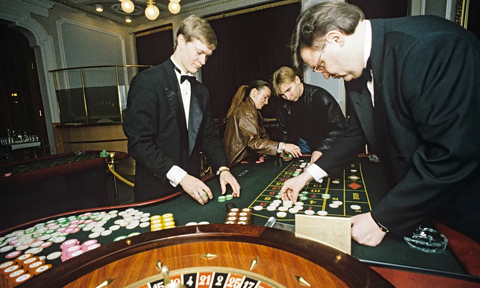 Первое советское казино в гостинице "Савой" в Москве в 1989 году. Фото "РИА Новости".