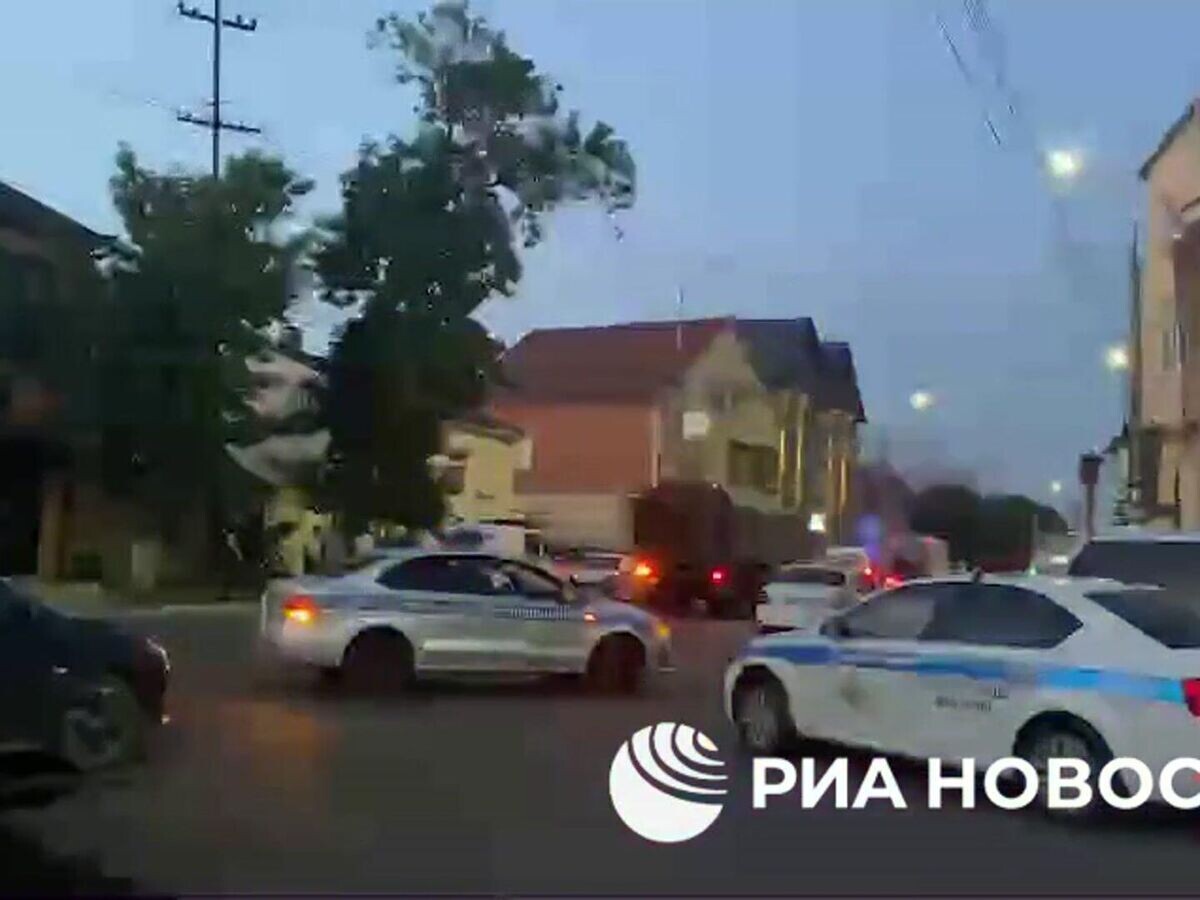    Росгвардия на месте стрельбы в Махачкале© РИА Новости