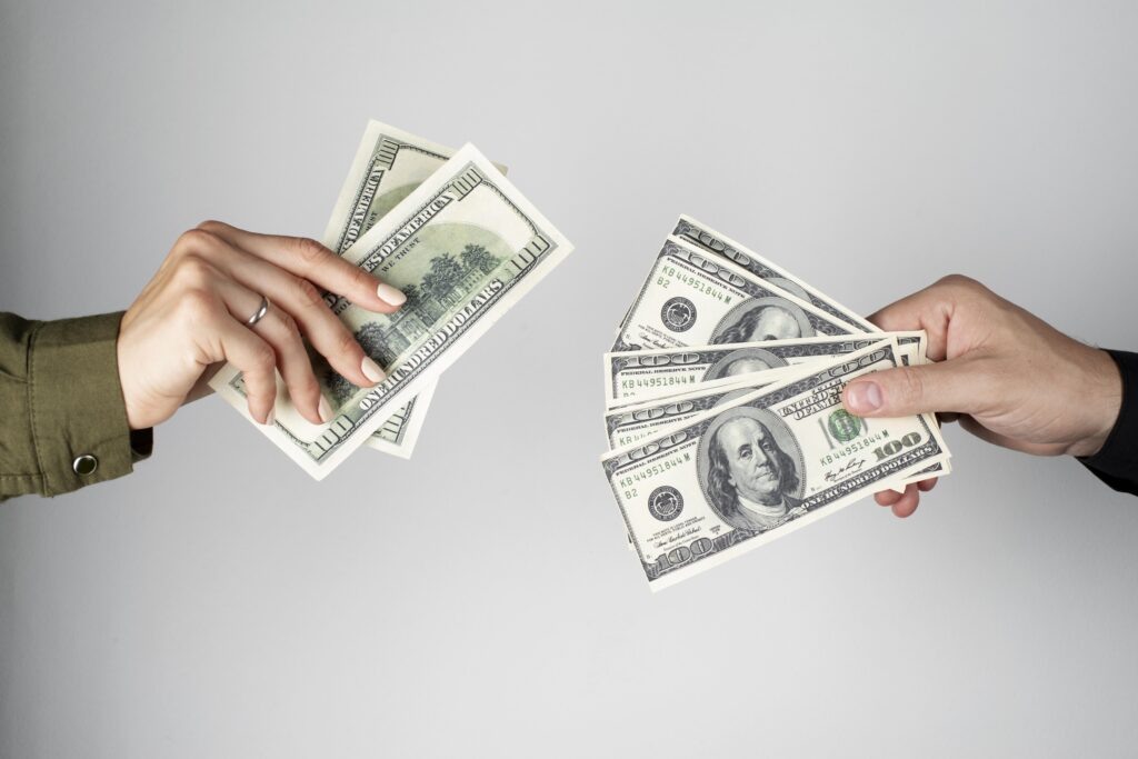 Почему букмекер раздает деньги новичкам? Designed by Freepik