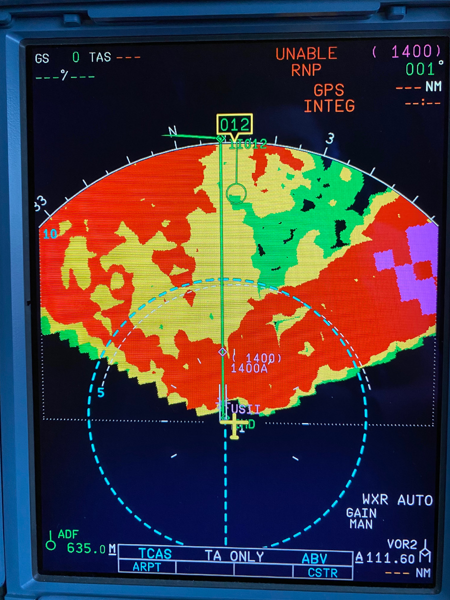 Грозовой фронт по курсу взлета