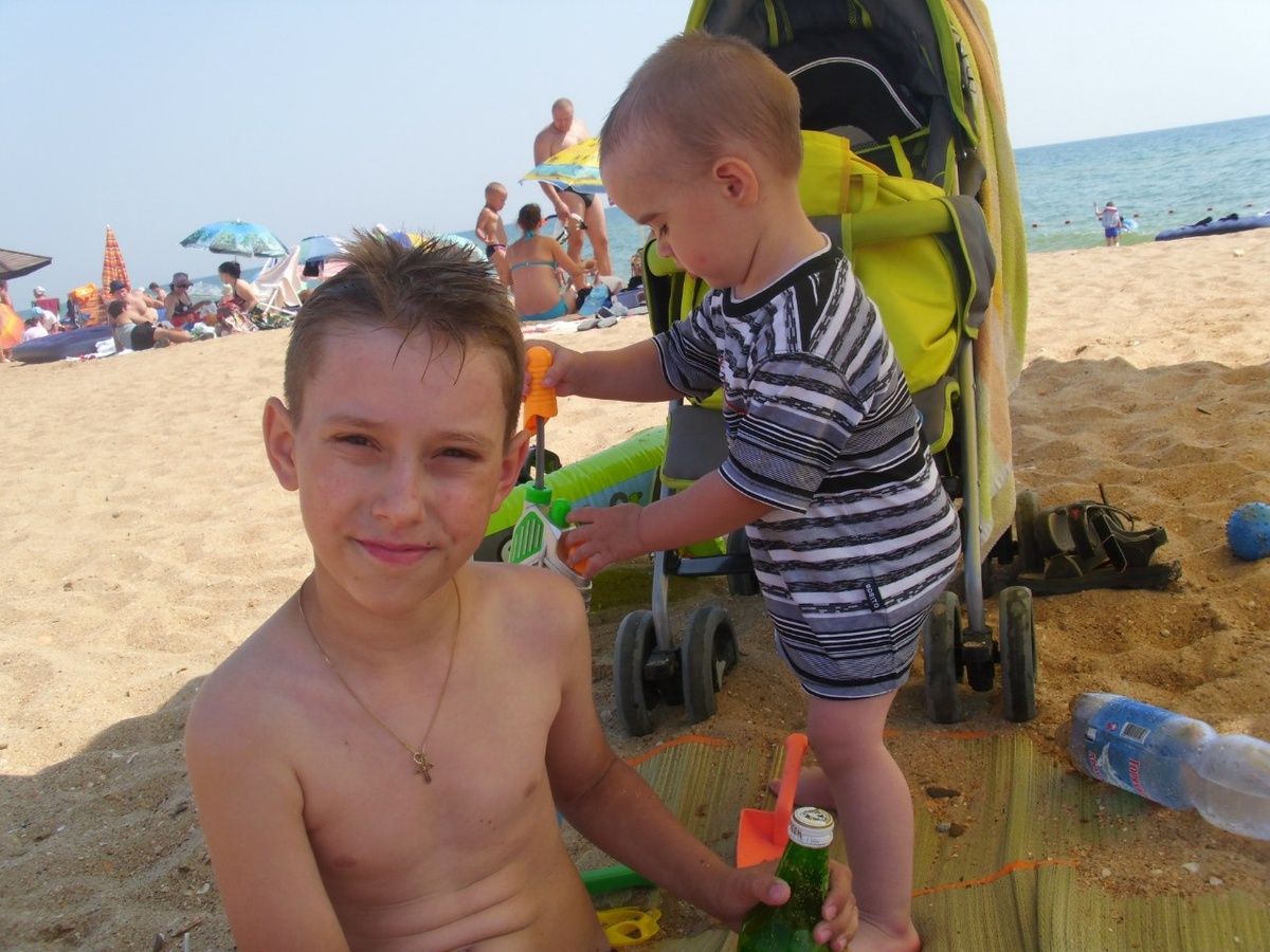 Анапа, двое детей и один 7ми месячный в животике